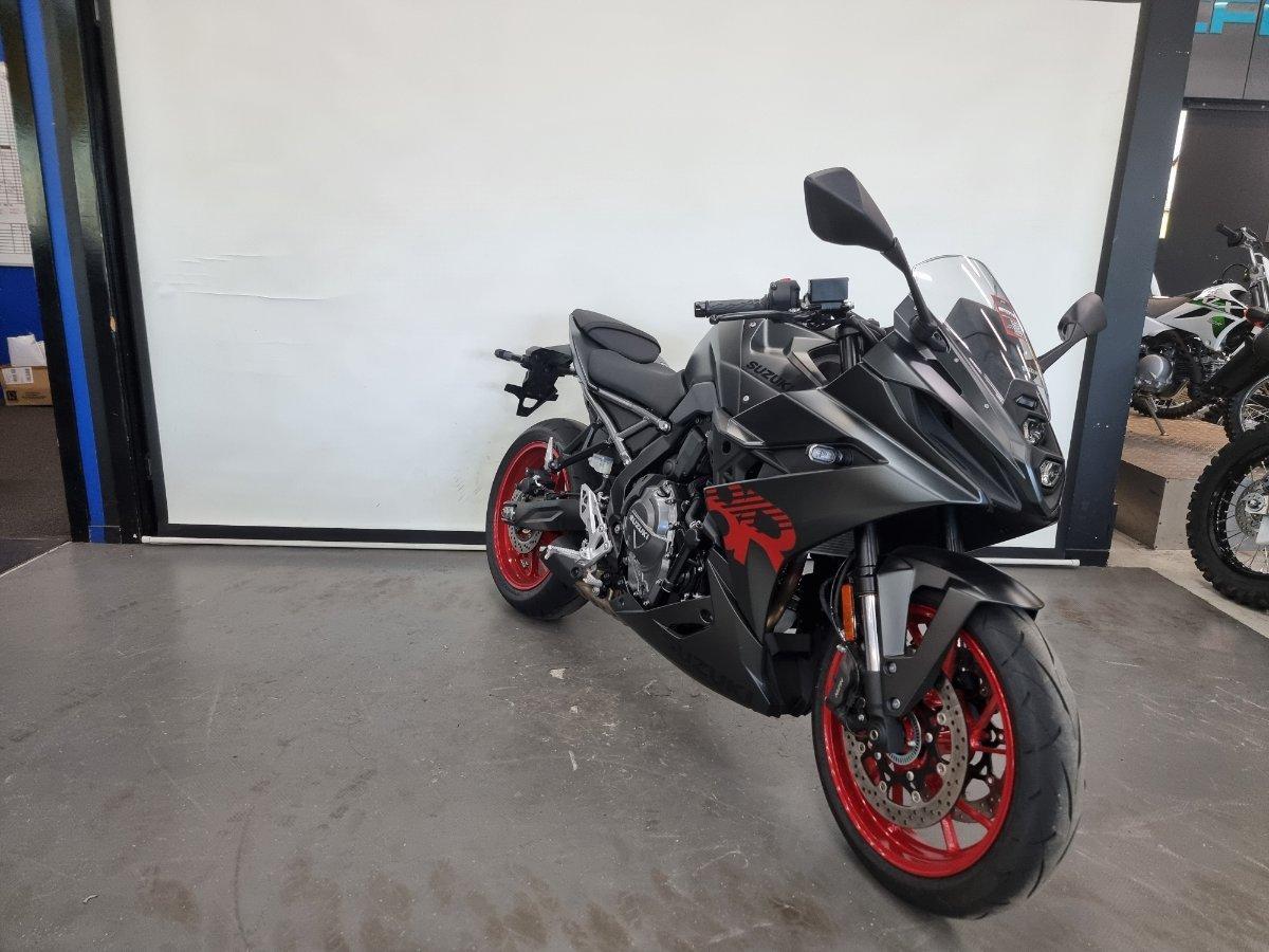 2026 SUZUKI GSX-8R ROAD