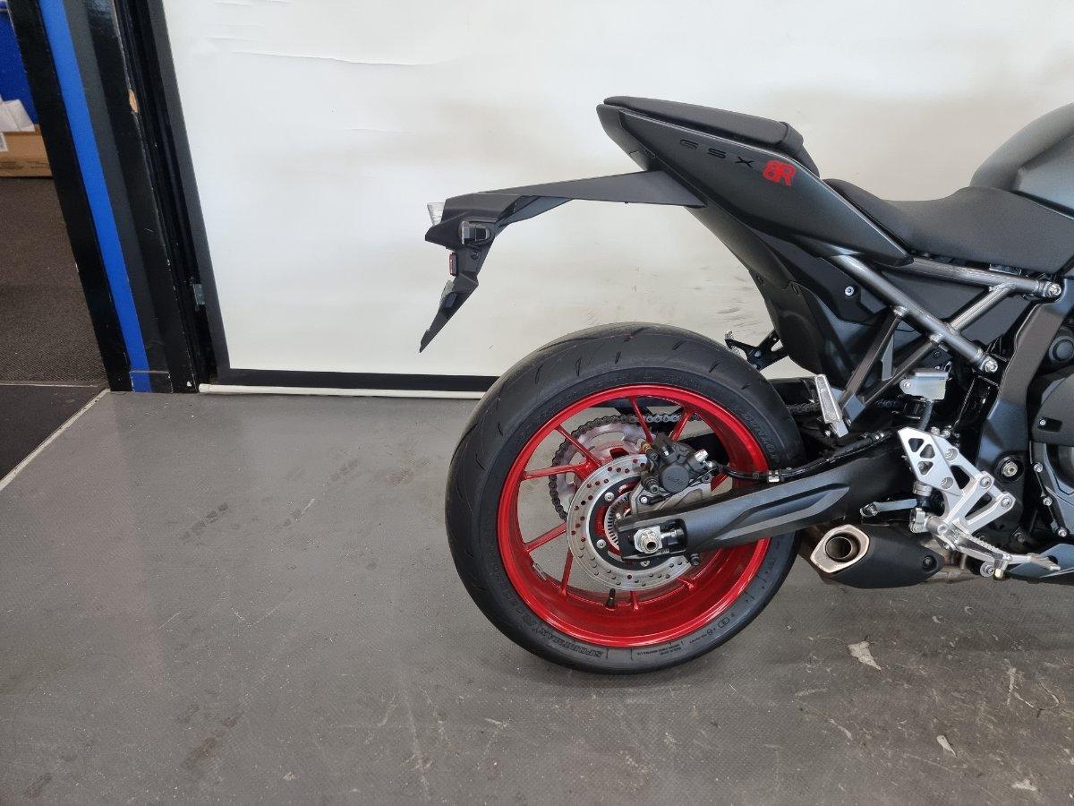 2026 SUZUKI GSX-8R ROAD