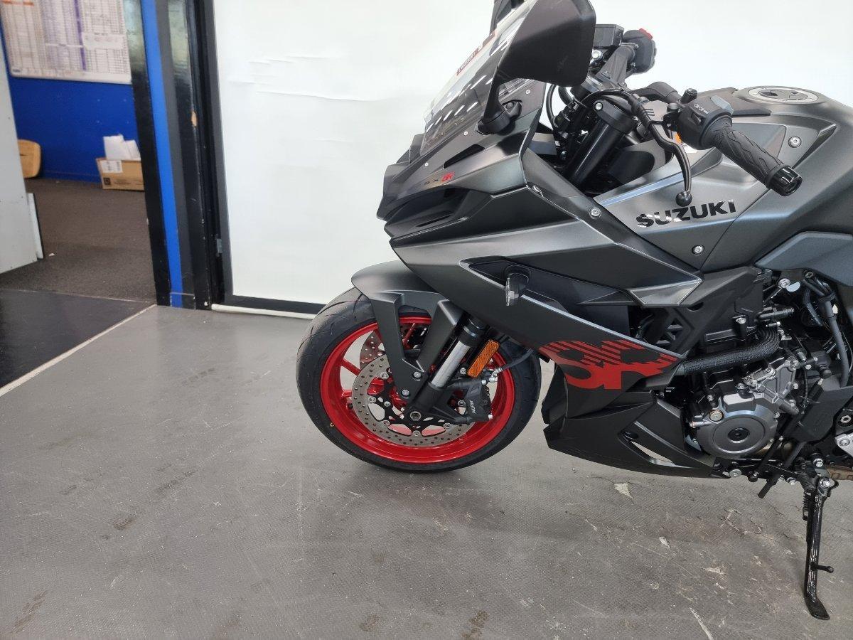 2026 SUZUKI GSX-8R ROAD