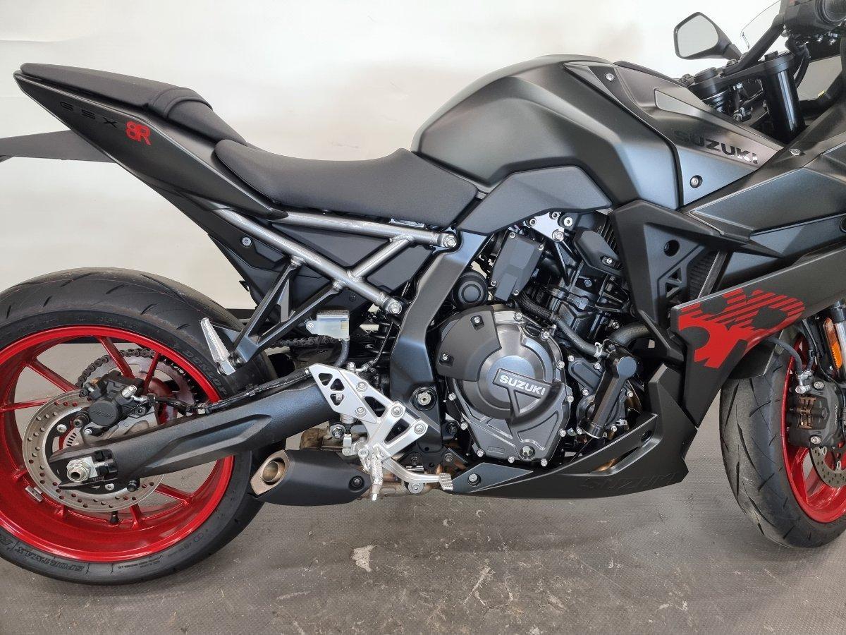 2026 SUZUKI GSX-8R ROAD