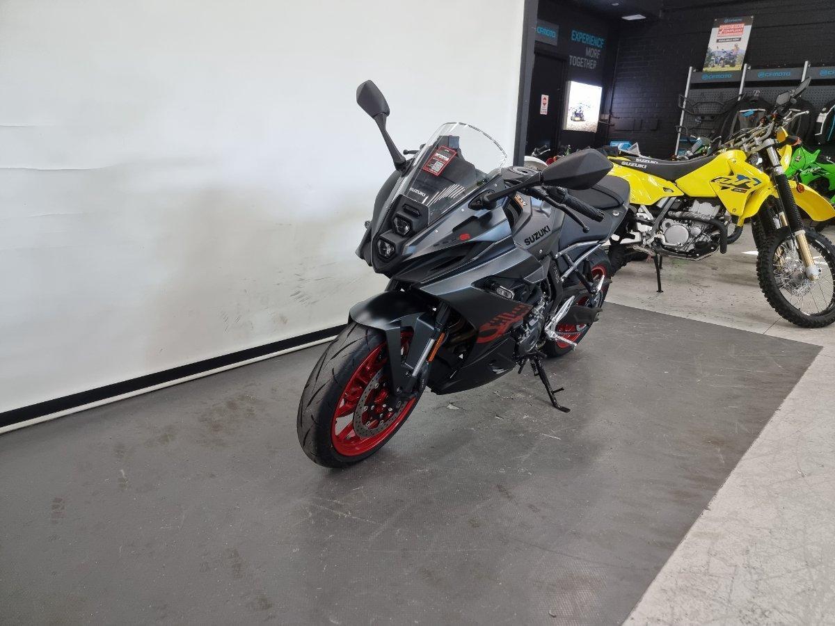 2026 SUZUKI GSX-8R ROAD