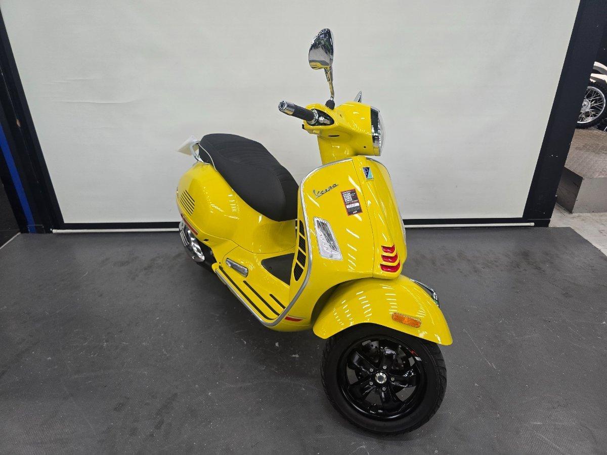 2022 VESPA GTS 300 SUPER SPORT SCOOTER