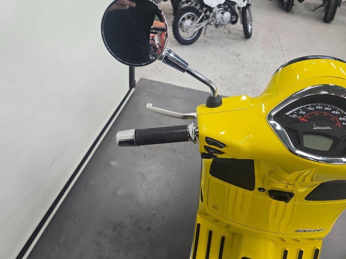 2022 VESPA GTS 300 SUPER SPORT SCOOTER