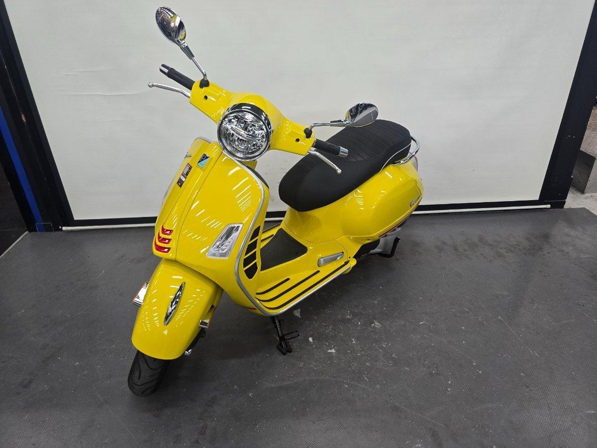 2022 VESPA GTS 300 SUPER SPORT SCOOTER