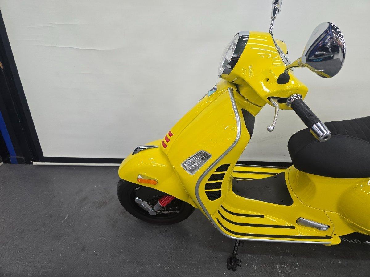 2022 VESPA GTS 300 SUPER SPORT SCOOTER