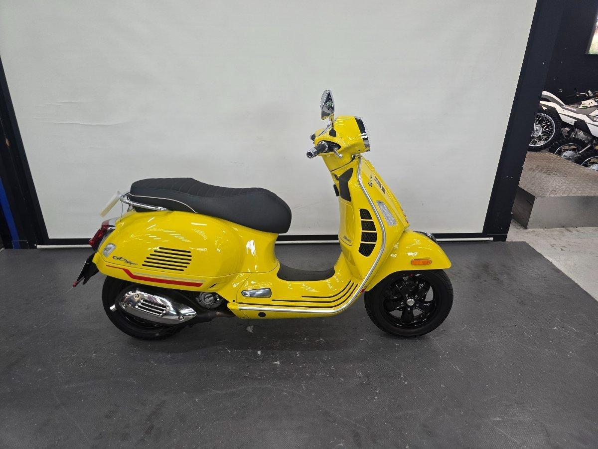 2022 VESPA GTS 300 SUPER SPORT SCOOTER
