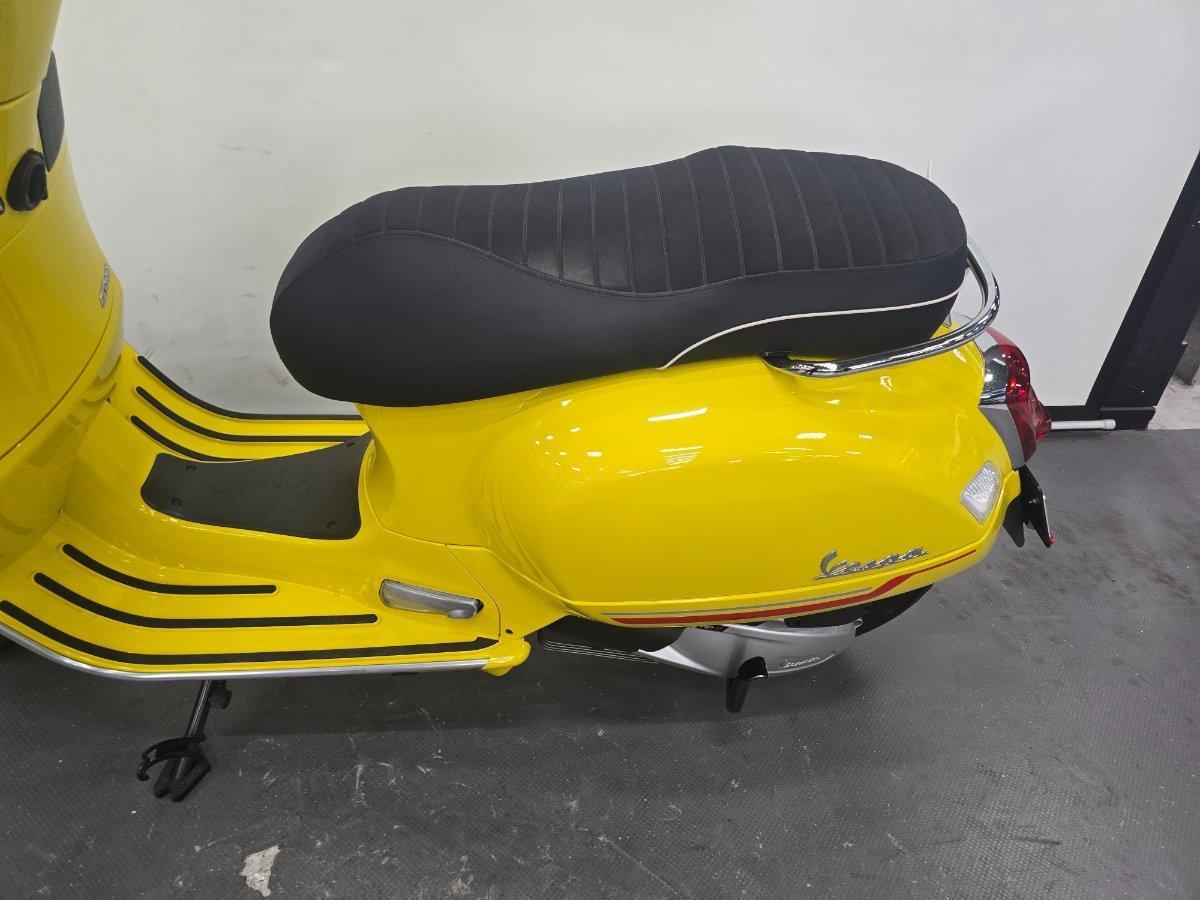 2022 VESPA GTS 300 SUPER SPORT SCOOTER