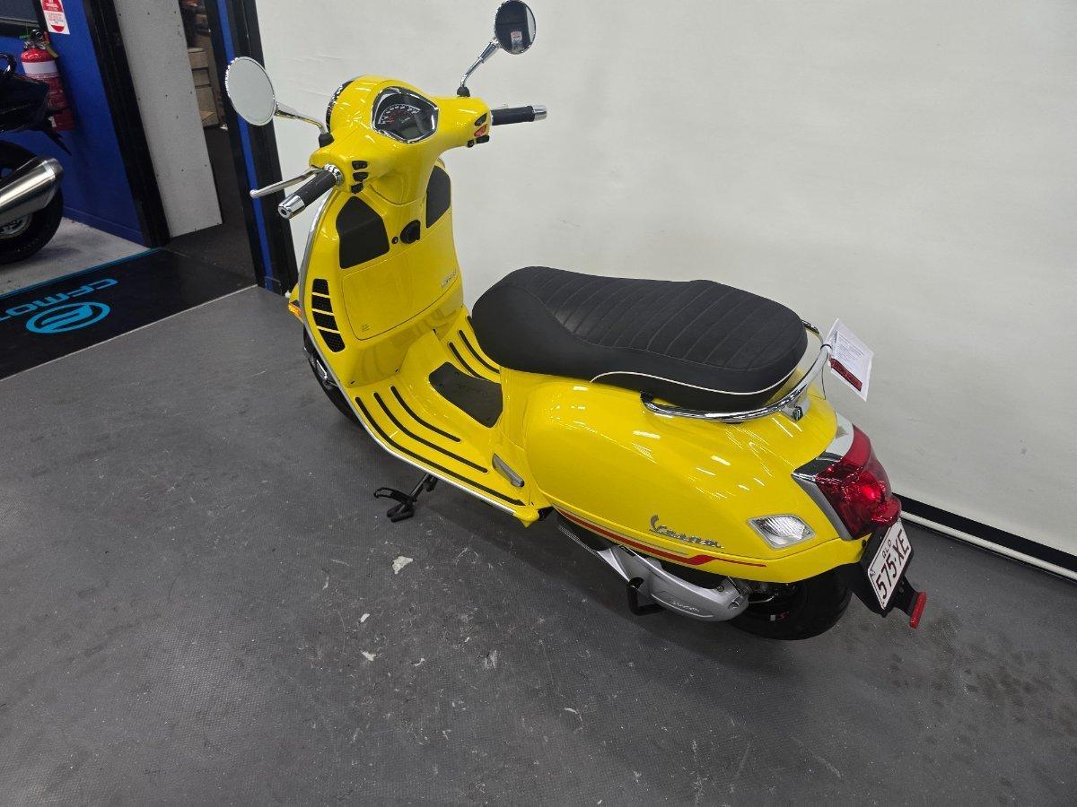 2022 VESPA GTS 300 SUPER SPORT SCOOTER