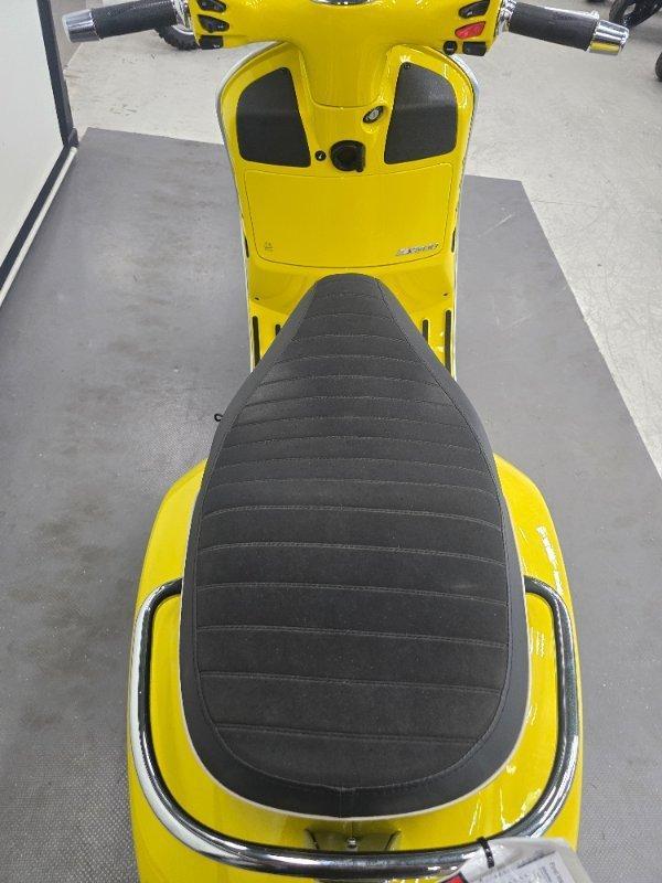 2022 VESPA GTS 300 SUPER SPORT SCOOTER