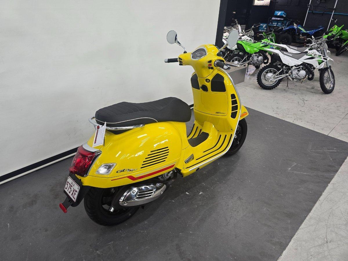 2022 VESPA GTS 300 SUPER SPORT SCOOTER
