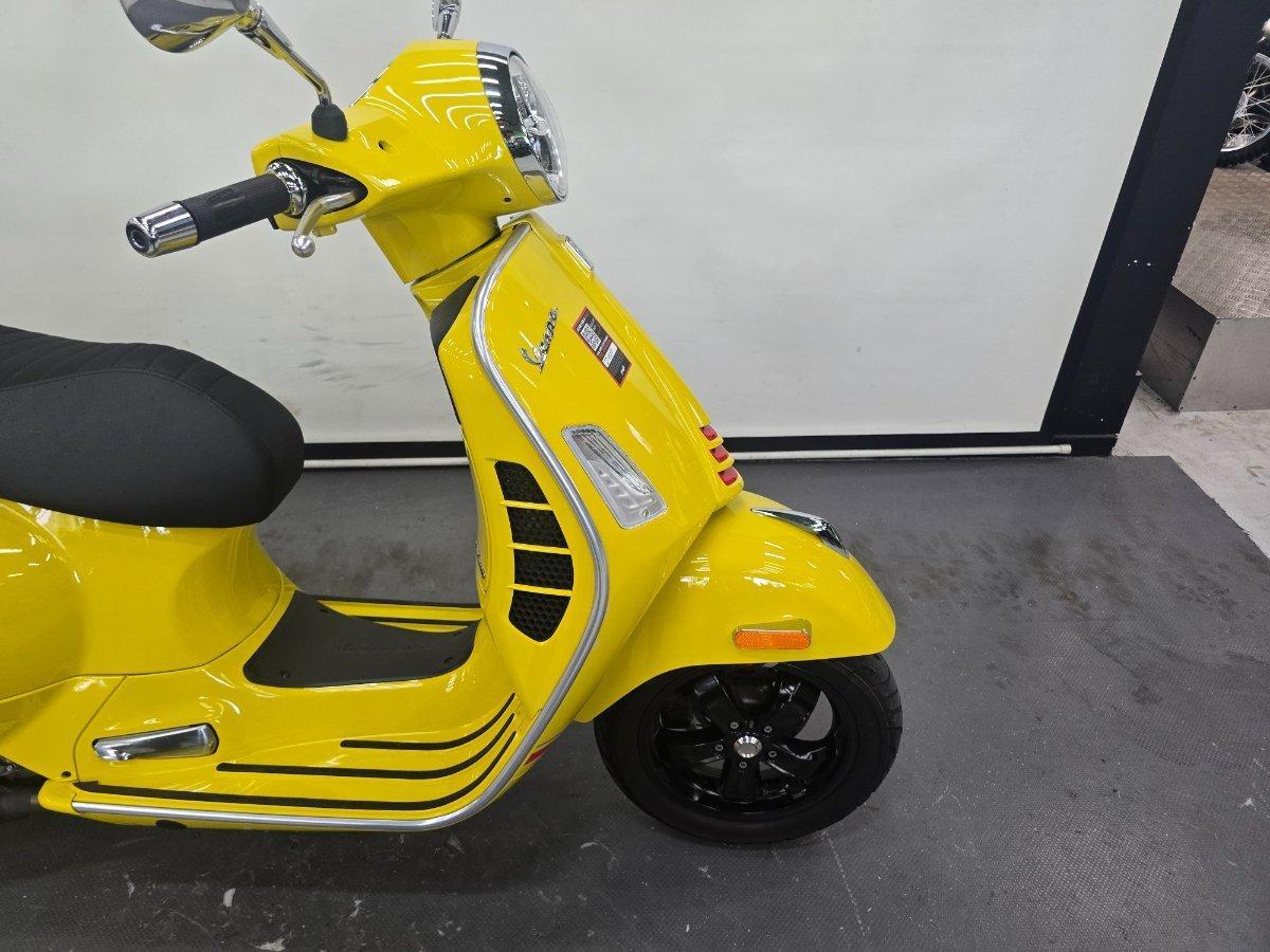 2022 VESPA GTS 300 SUPER SPORT SCOOTER