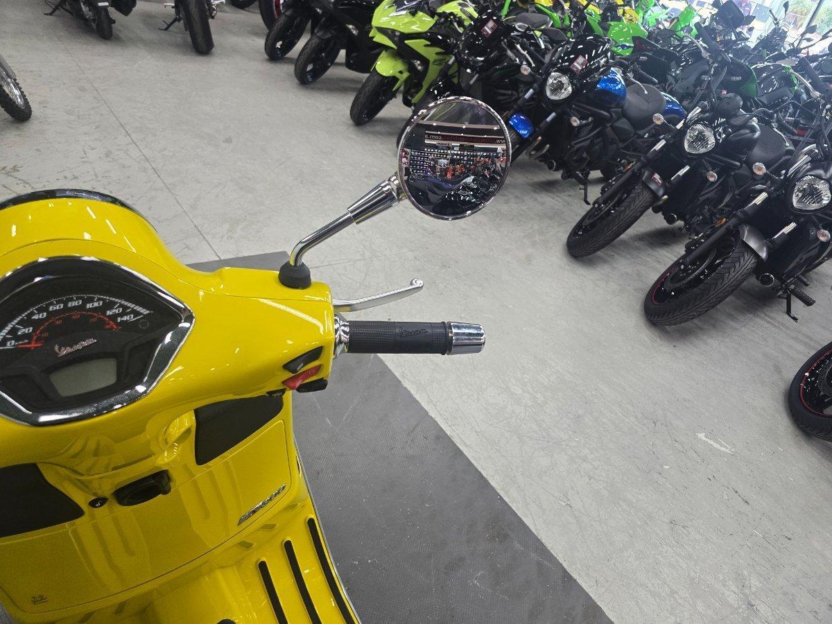2022 VESPA GTS 300 SUPER SPORT SCOOTER