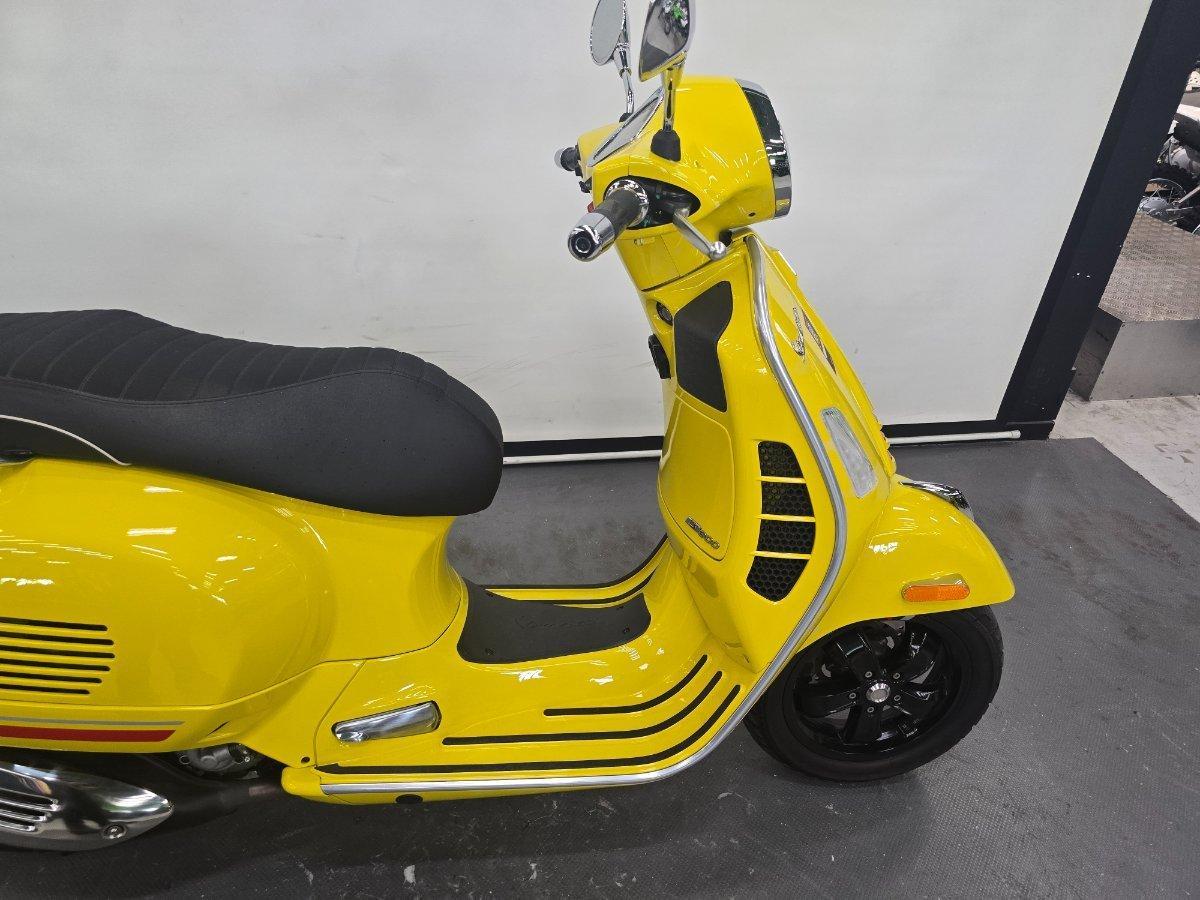 2022 VESPA GTS 300 SUPER SPORT SCOOTER