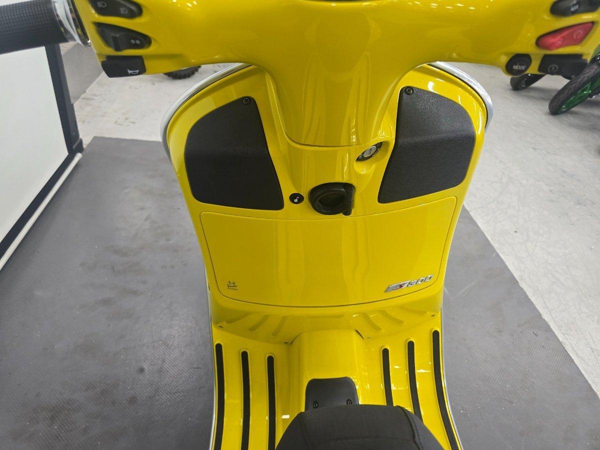 2022 VESPA GTS 300 SUPER SPORT SCOOTER
