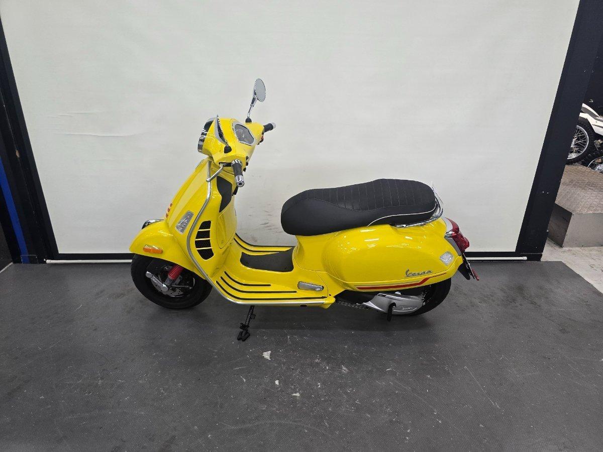 2022 VESPA GTS 300 SUPER SPORT SCOOTER
