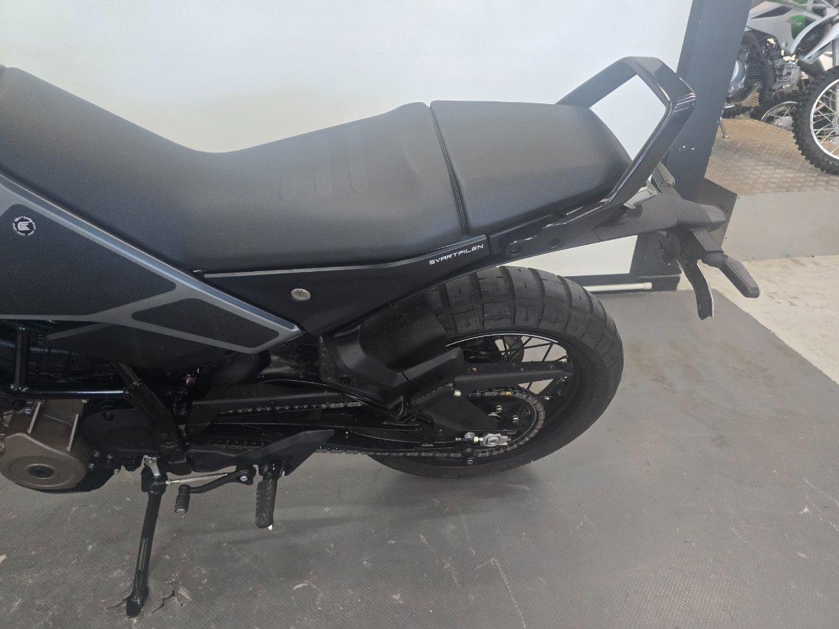 2025 HUSQVARNA SVARTPILEN 401 ROAD