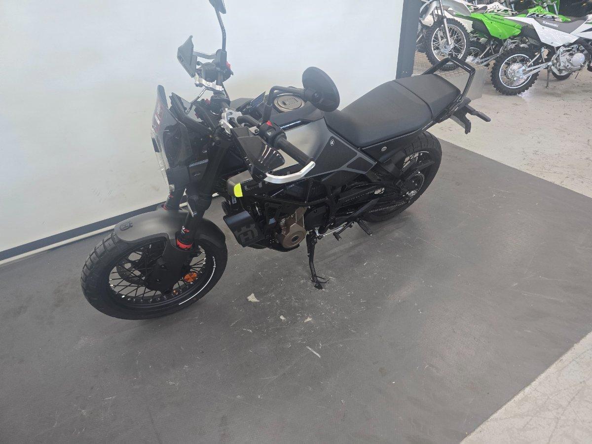 2025 HUSQVARNA SVARTPILEN 401 ROAD