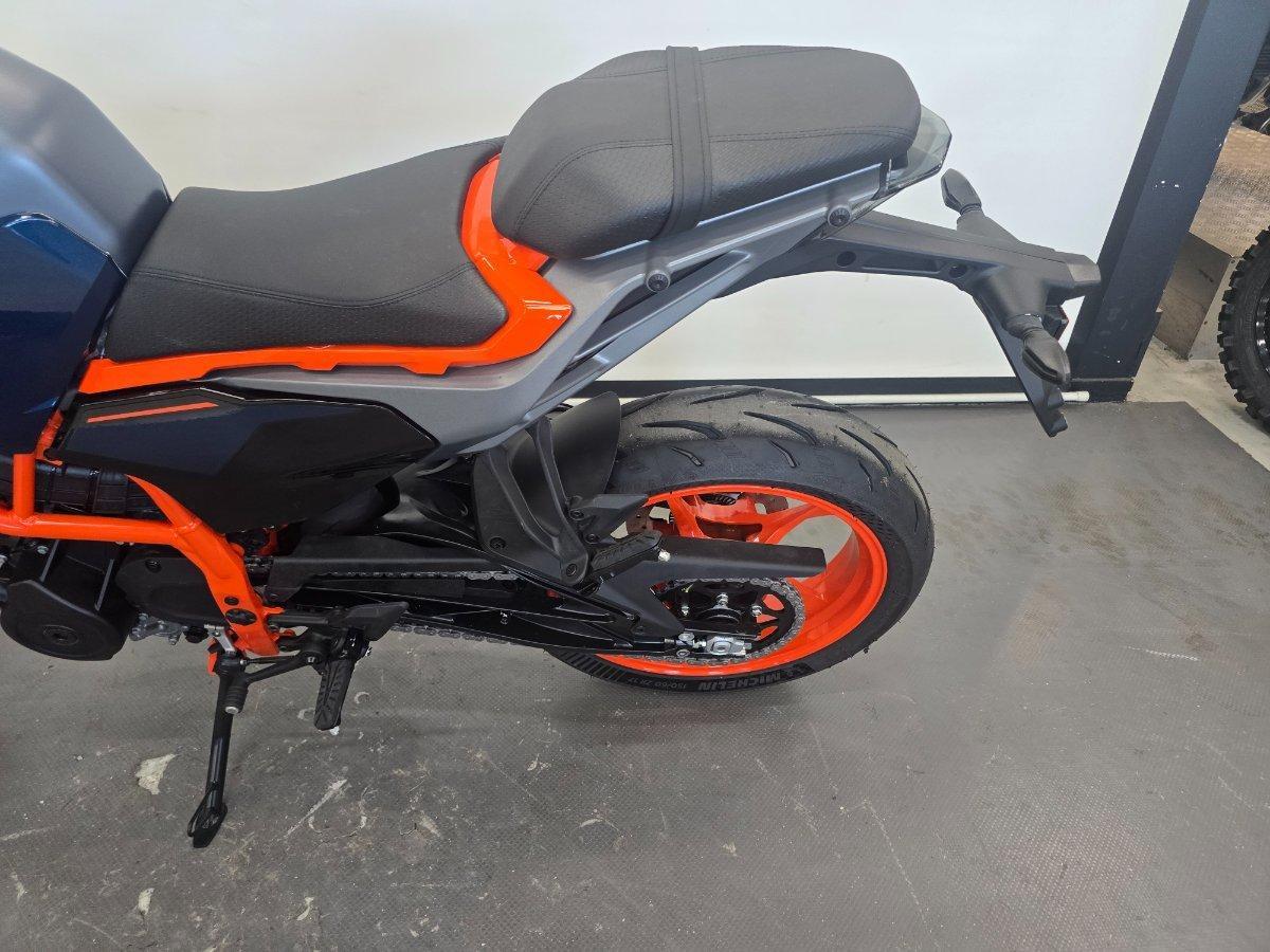 2025 KTM 390 DUKE ROAD