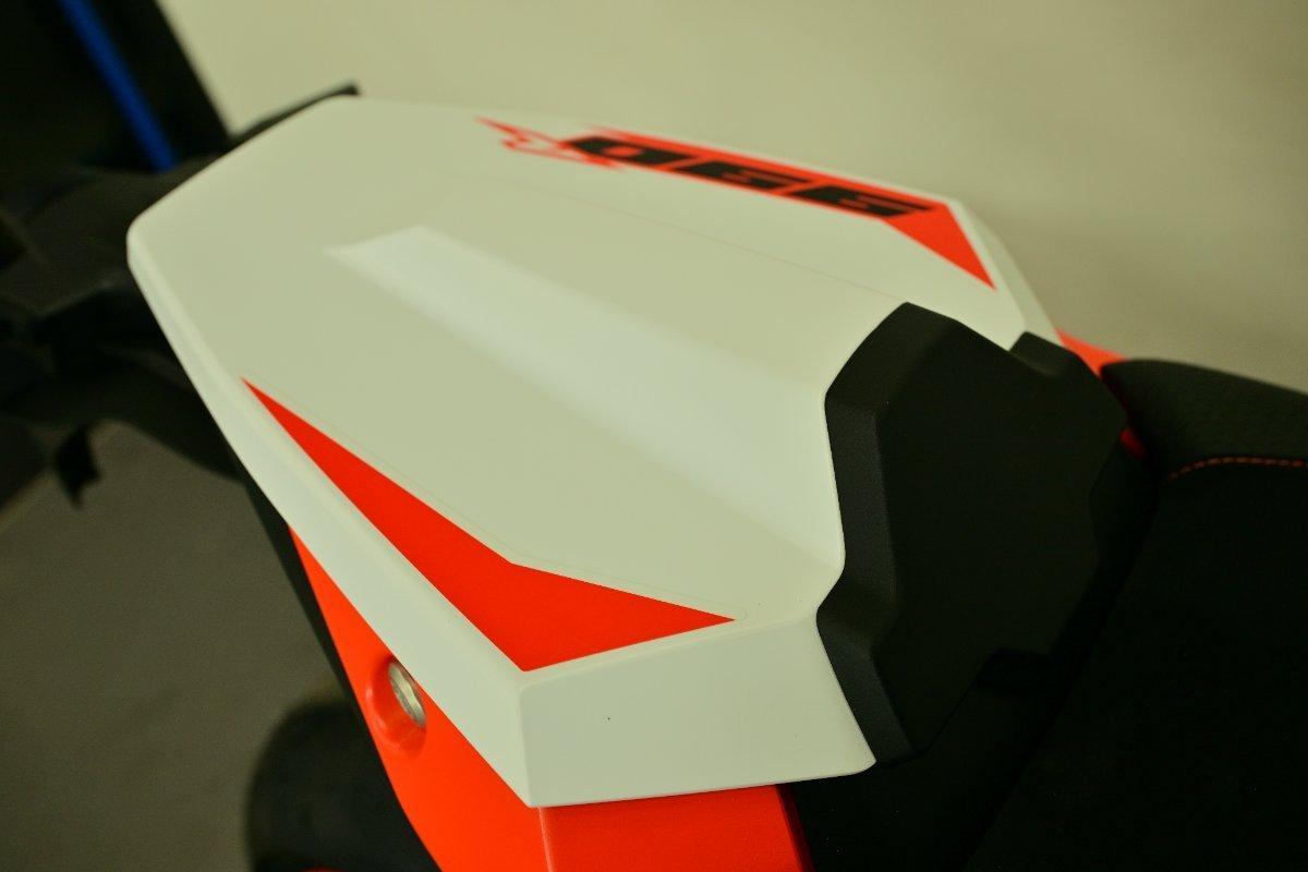 2026 KTM 990 DUKE R ROAD