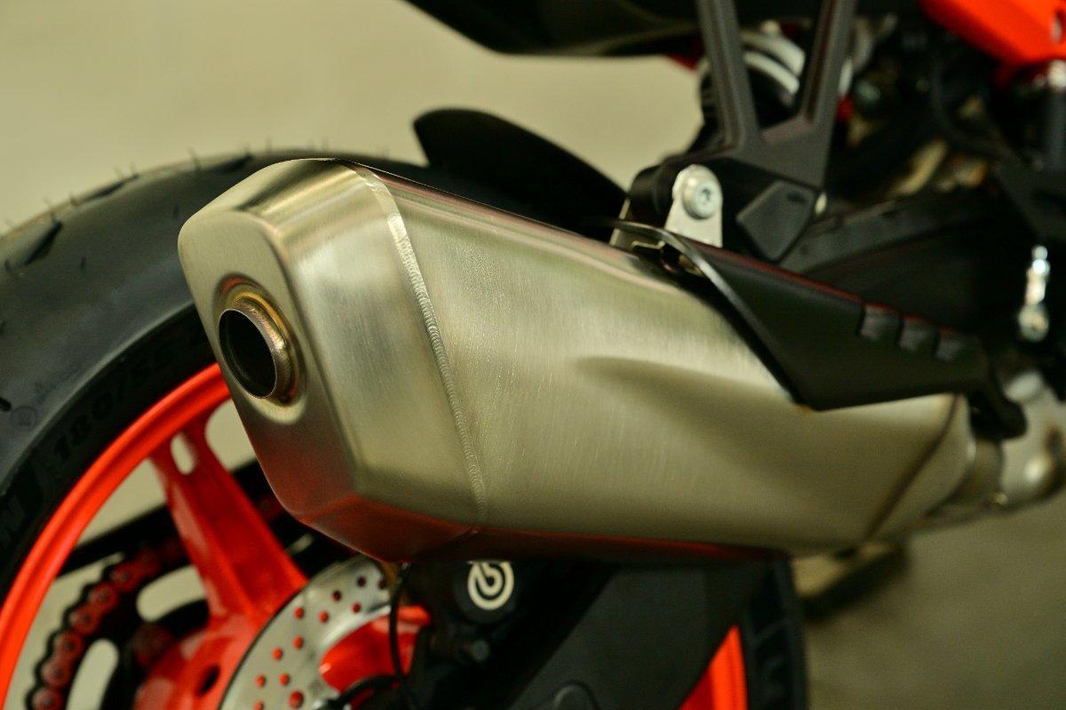 2026 KTM 990 DUKE R ROAD