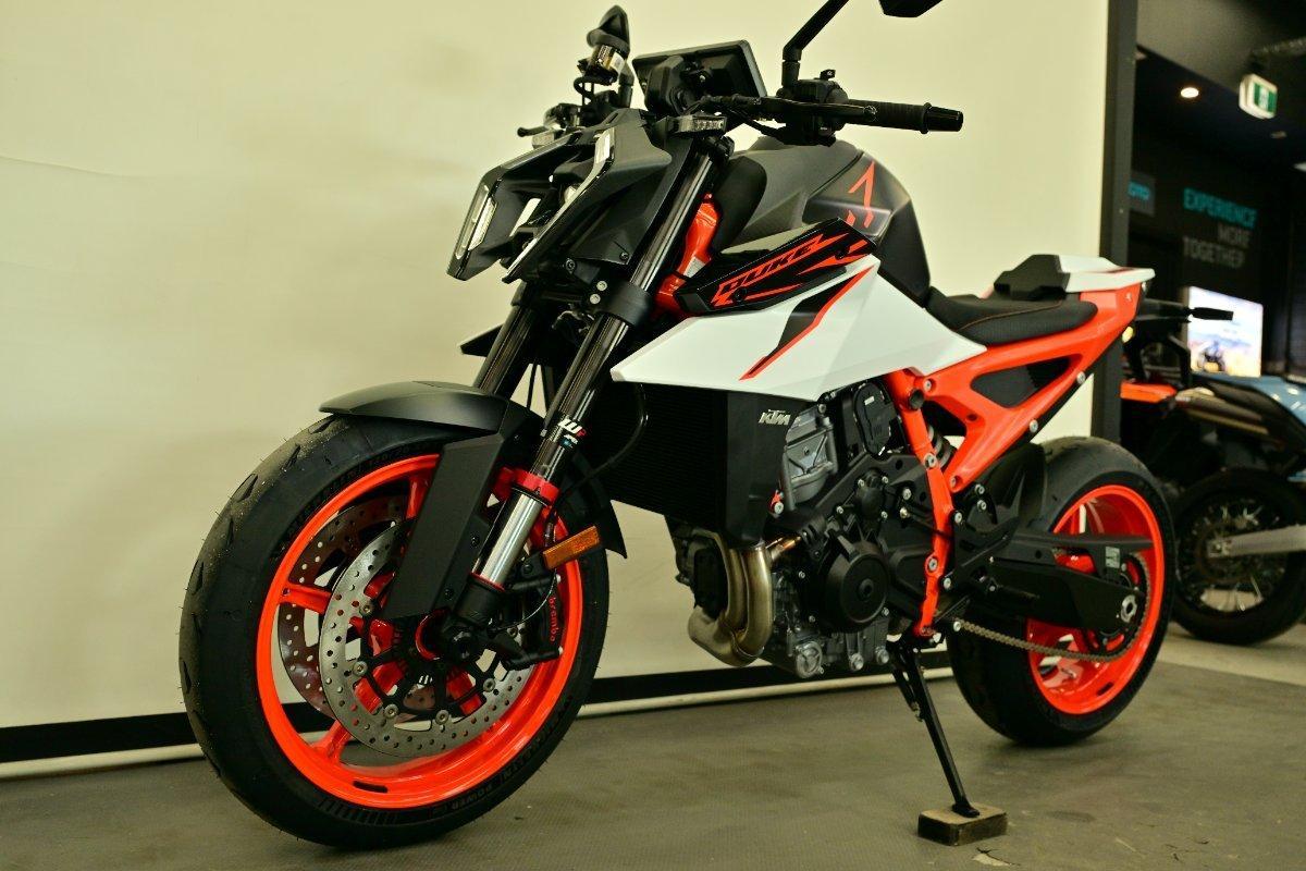 2026 KTM 990 DUKE R ROAD