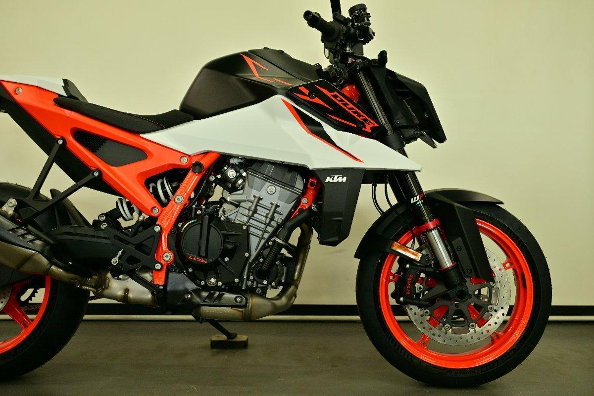 2026 KTM 990 DUKE R ROAD
