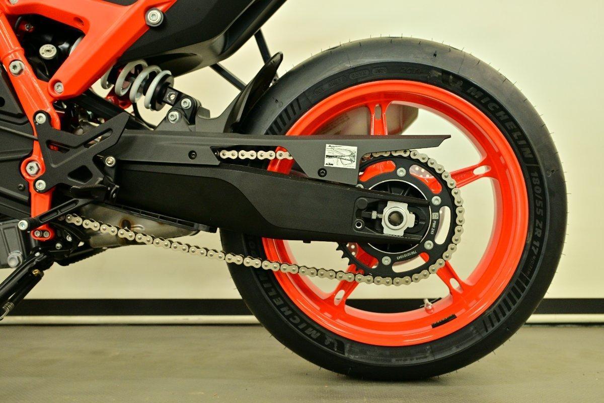 2026 KTM 990 DUKE R ROAD