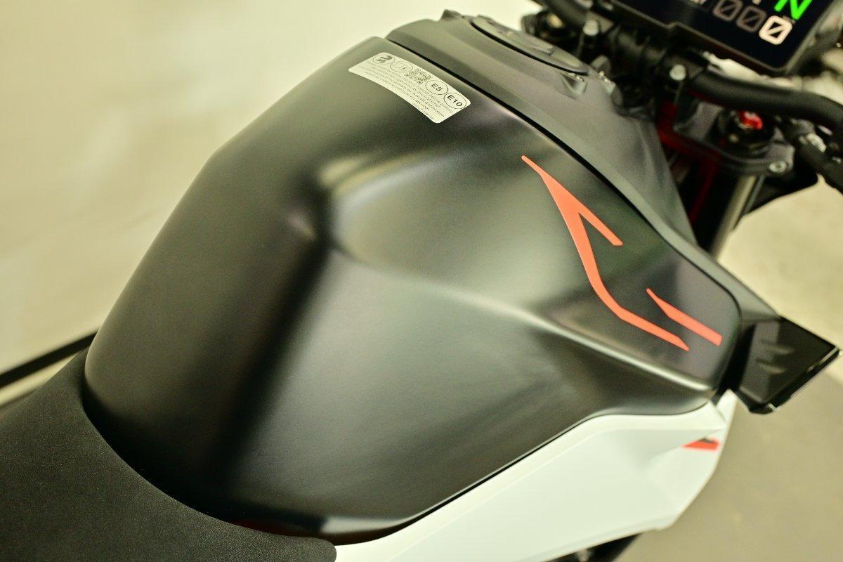 2026 KTM 990 DUKE R ROAD