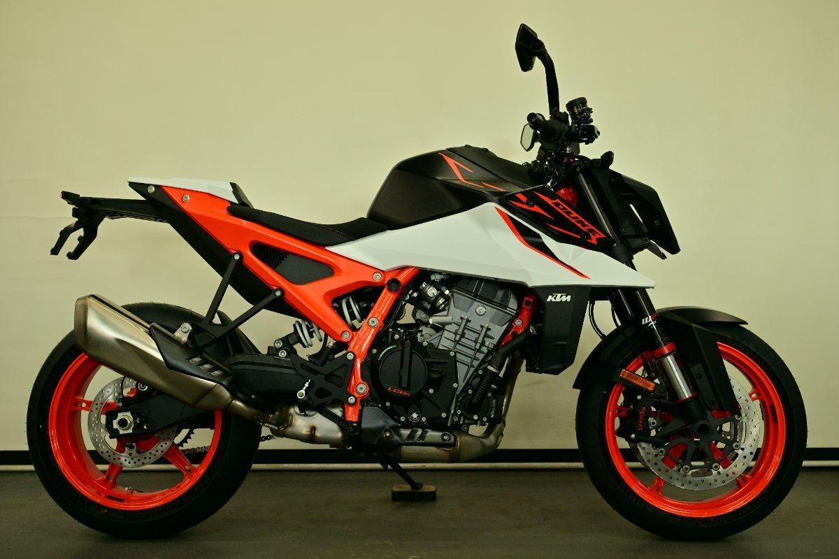 2026 KTM 990 DUKE R ROAD