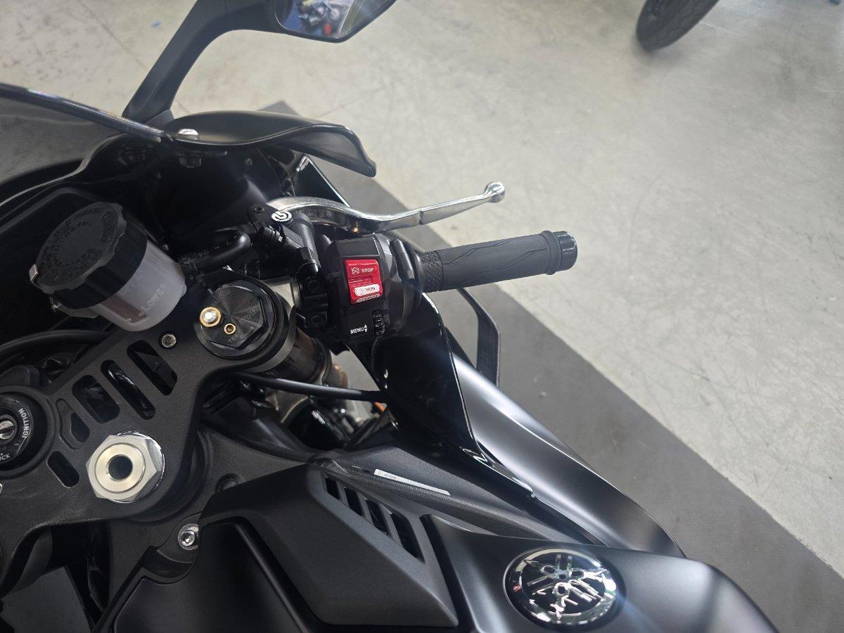 2025 YAMAHA YZF-R1 SPORTS