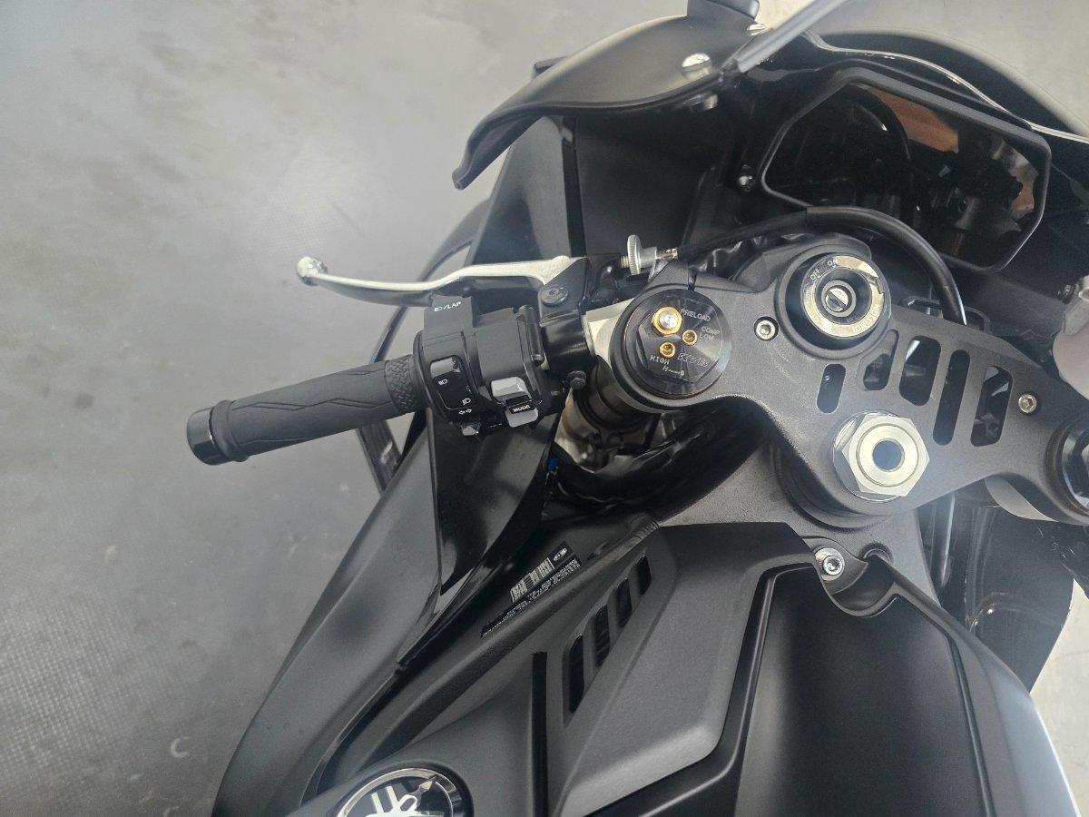 2025 YAMAHA YZF-R1 SPORTS