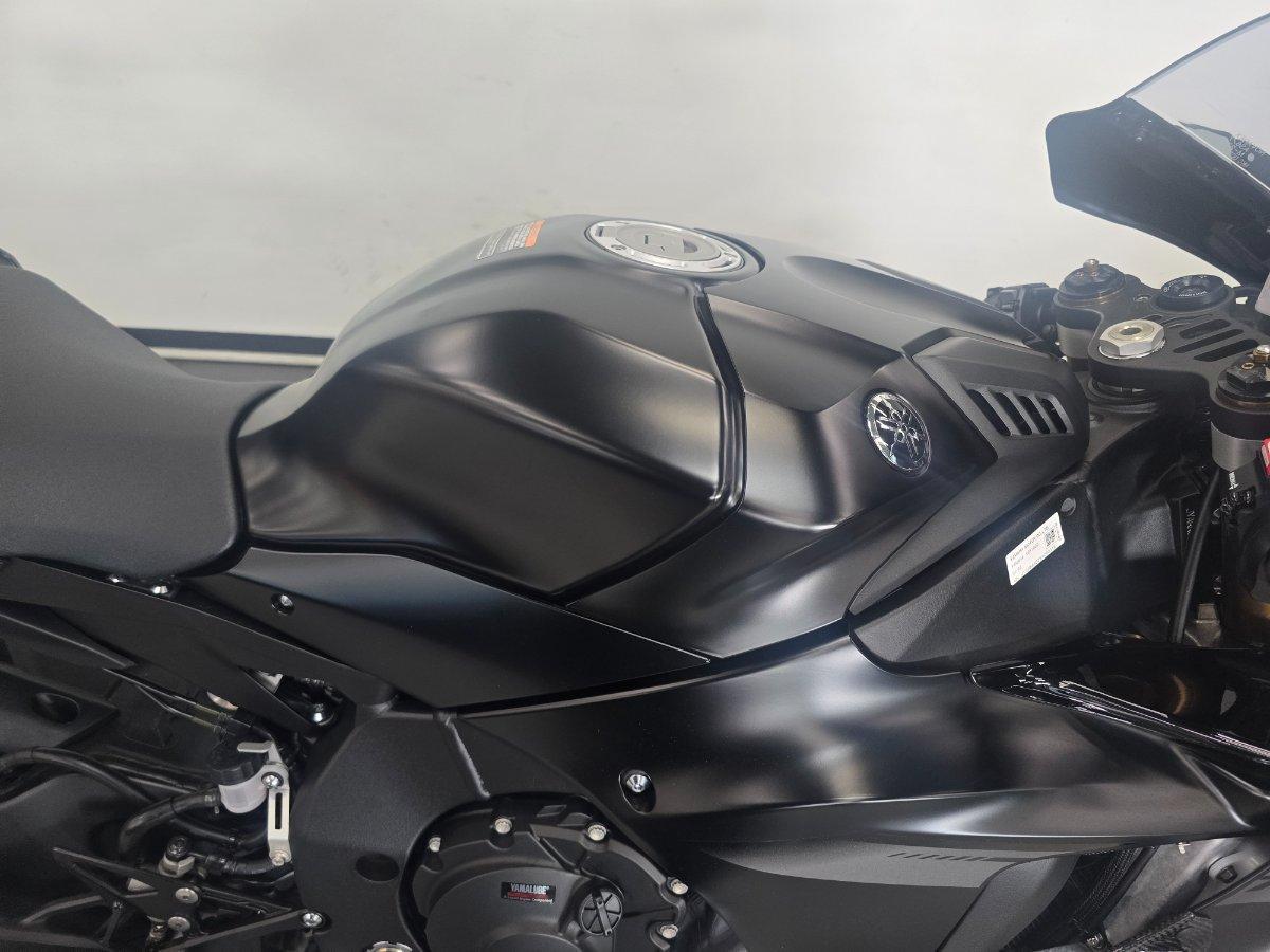 2025 YAMAHA YZF-R1 SPORTS
