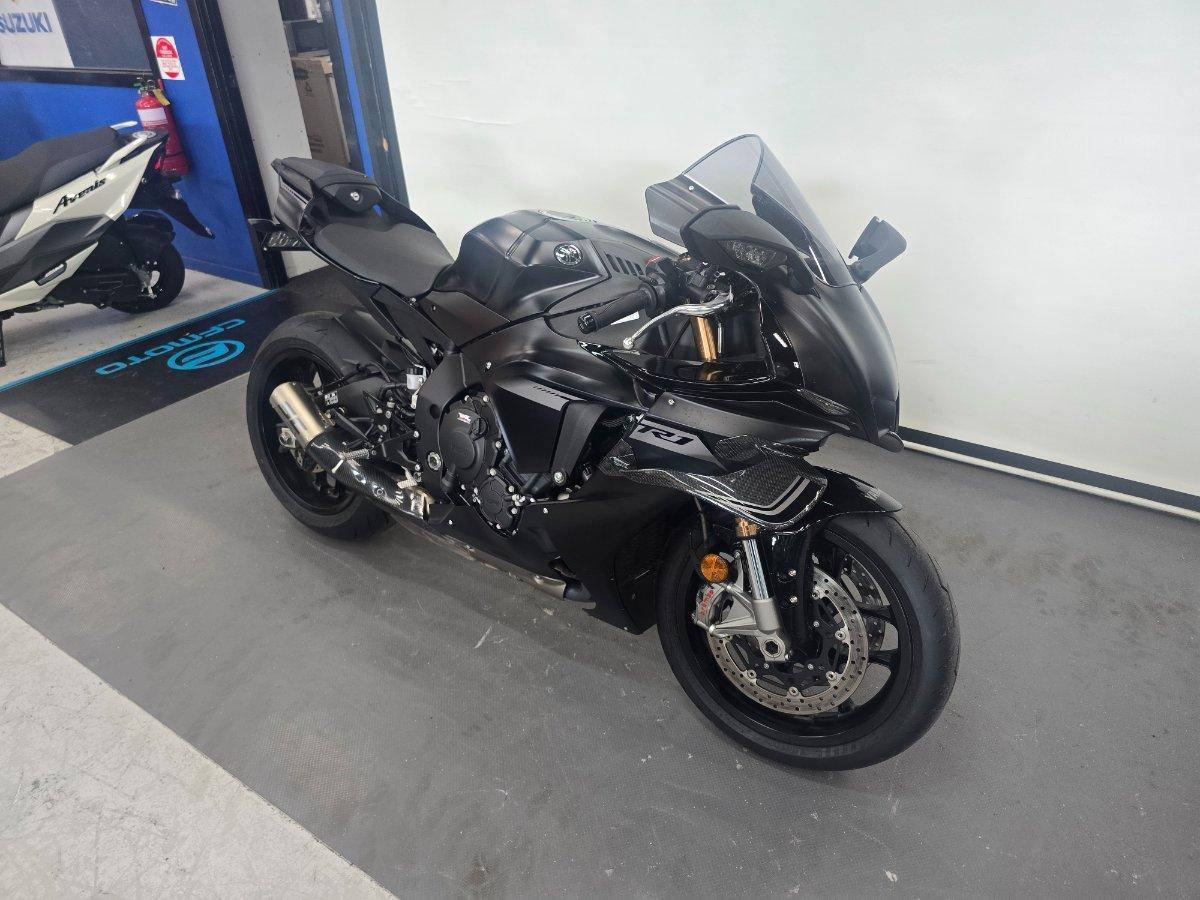 2025 YAMAHA YZF-R1 SPORTS
