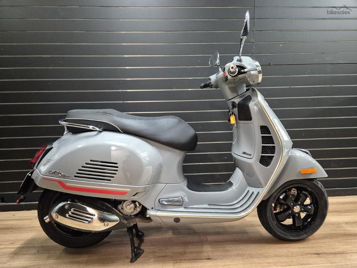 2022 VESPA GTS 300 SUPER SPORT SCOOTER