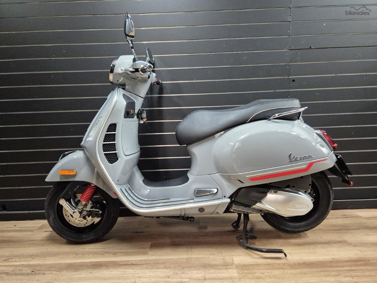 2022 VESPA GTS 300 SUPER SPORT SCOOTER
