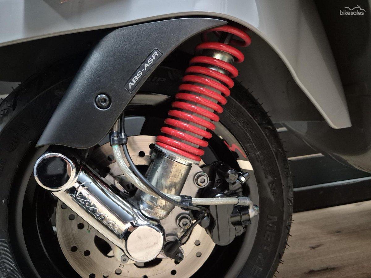 2022 VESPA GTS 300 SUPER SPORT SCOOTER