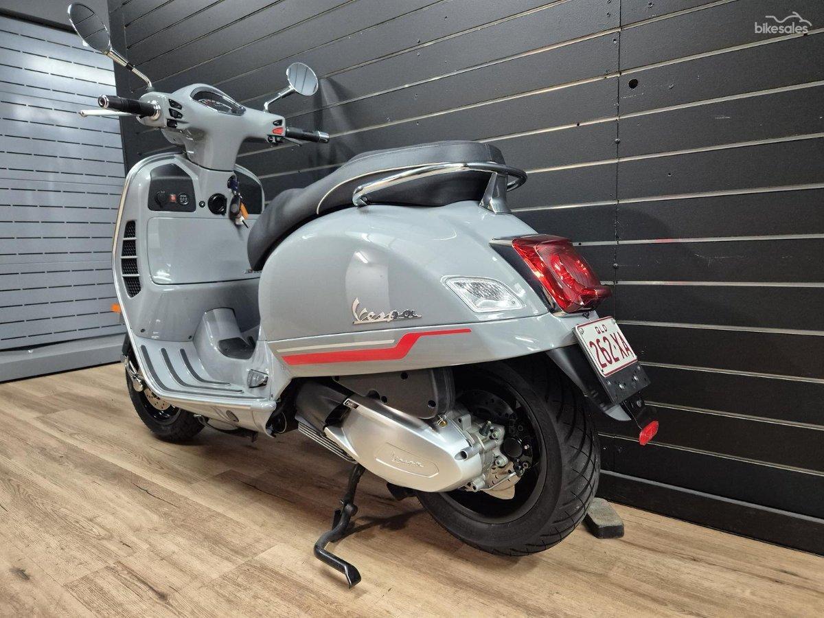 2022 VESPA GTS 300 SUPER SPORT SCOOTER