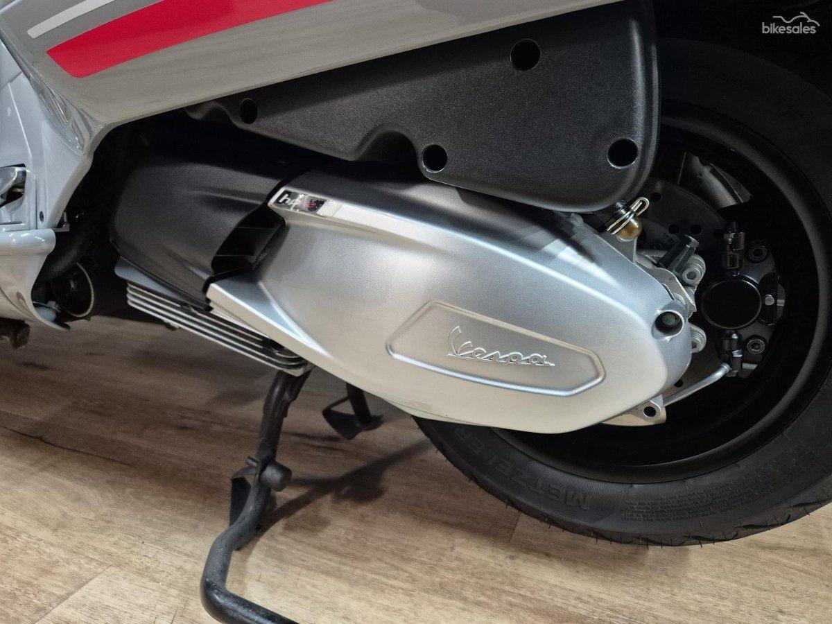 2022 VESPA GTS 300 SUPER SPORT SCOOTER