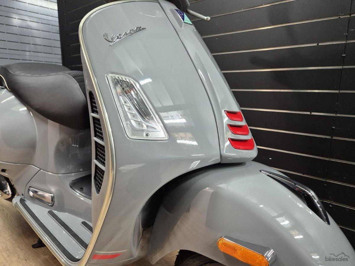 2022 VESPA GTS 300 SUPER SPORT SCOOTER