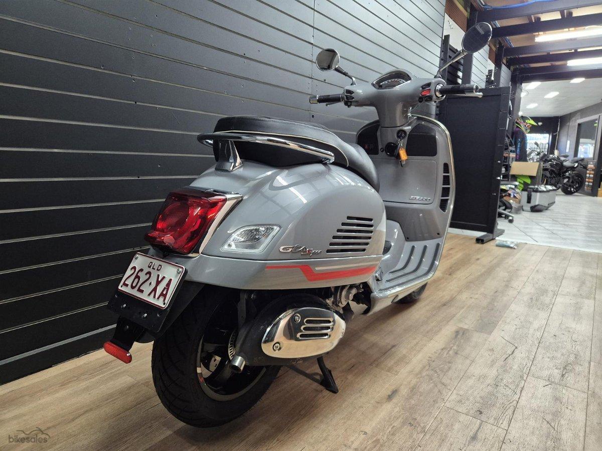 2022 VESPA GTS 300 SUPER SPORT SCOOTER