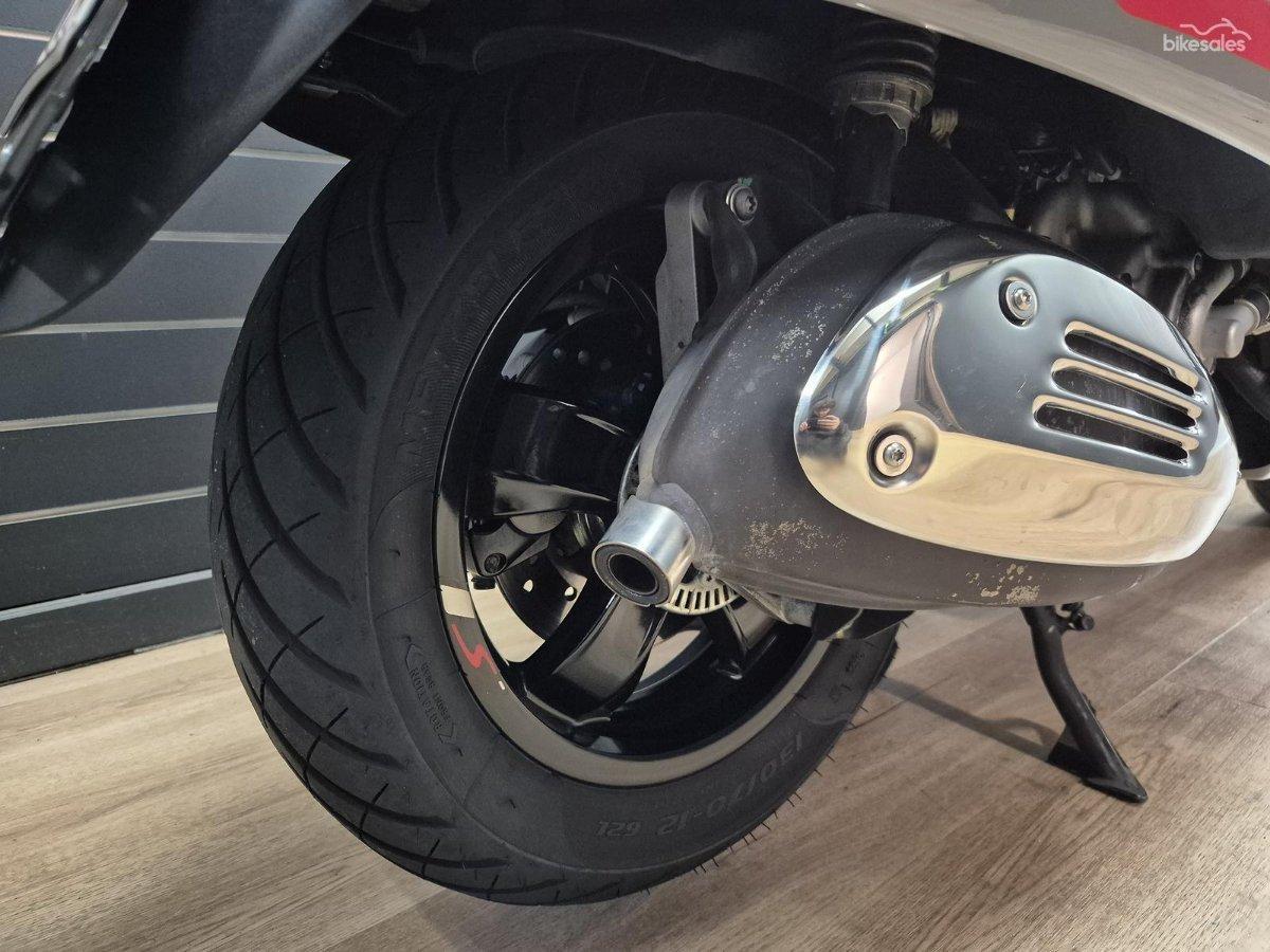 2022 VESPA GTS 300 SUPER SPORT SCOOTER