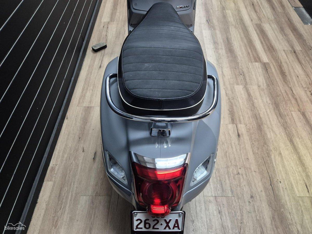 2022 VESPA GTS 300 SUPER SPORT SCOOTER