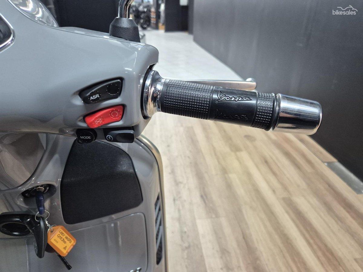 2022 VESPA GTS 300 SUPER SPORT SCOOTER