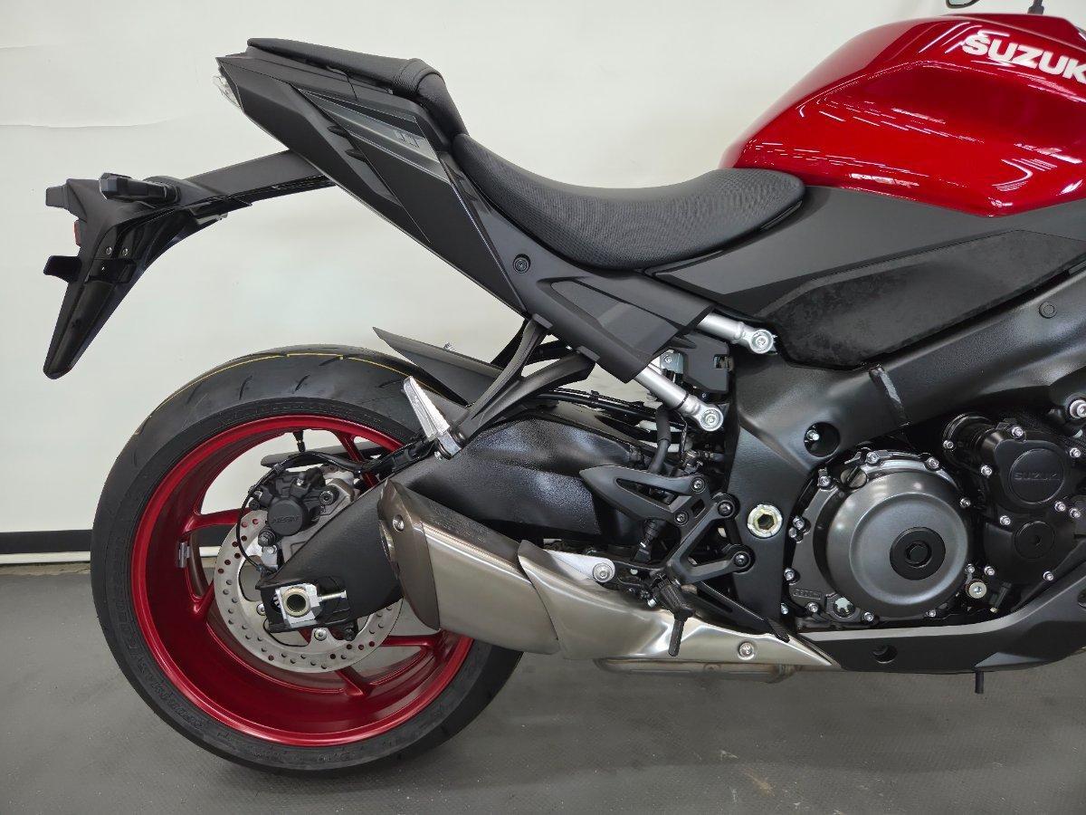 2026 SUZUKI GSX-S1000 ROAD