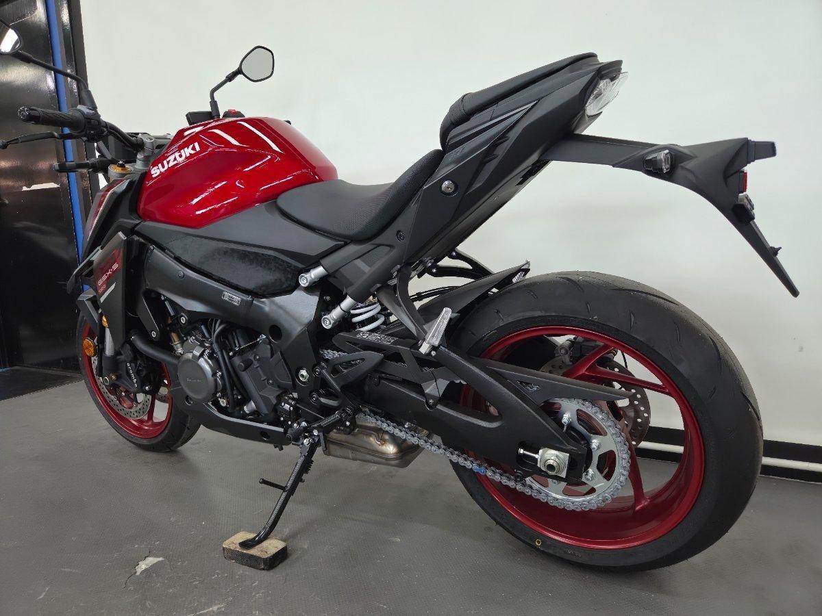 2026 SUZUKI GSX-S1000 ROAD