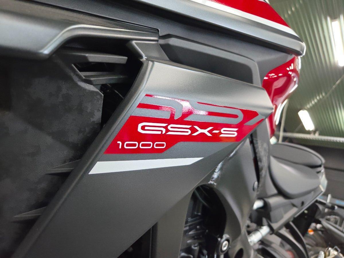 2026 SUZUKI GSX-S1000 ROAD