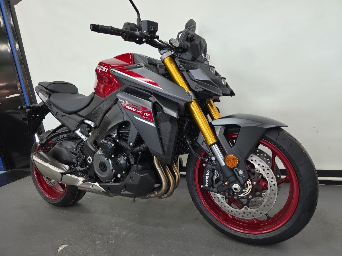 2026 SUZUKI GSX-S1000 ROAD
