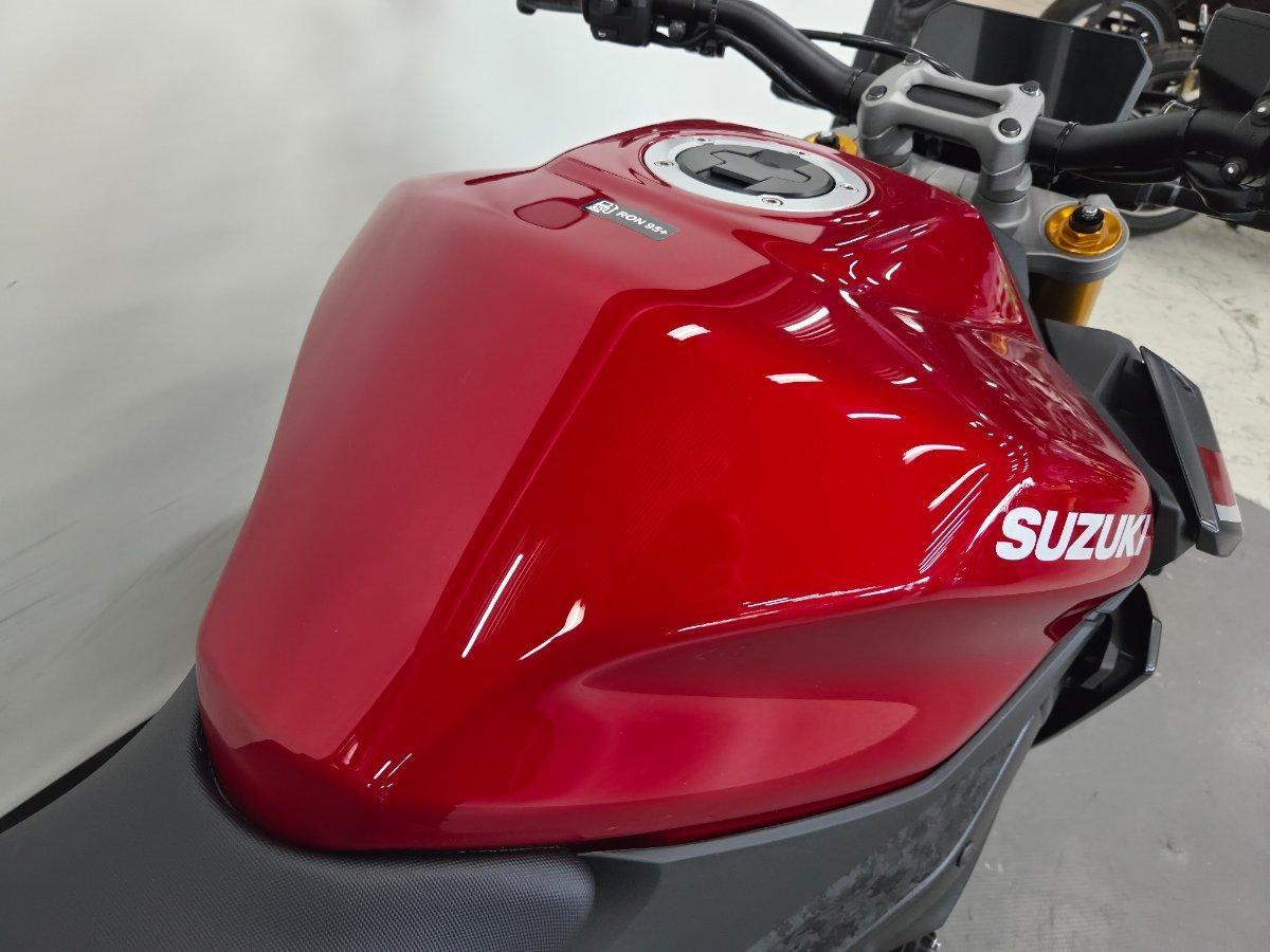 2026 SUZUKI GSX-S1000 ROAD
