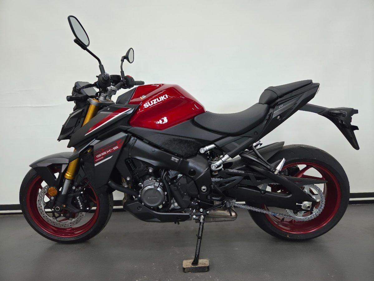 2026 SUZUKI GSX-S1000 ROAD