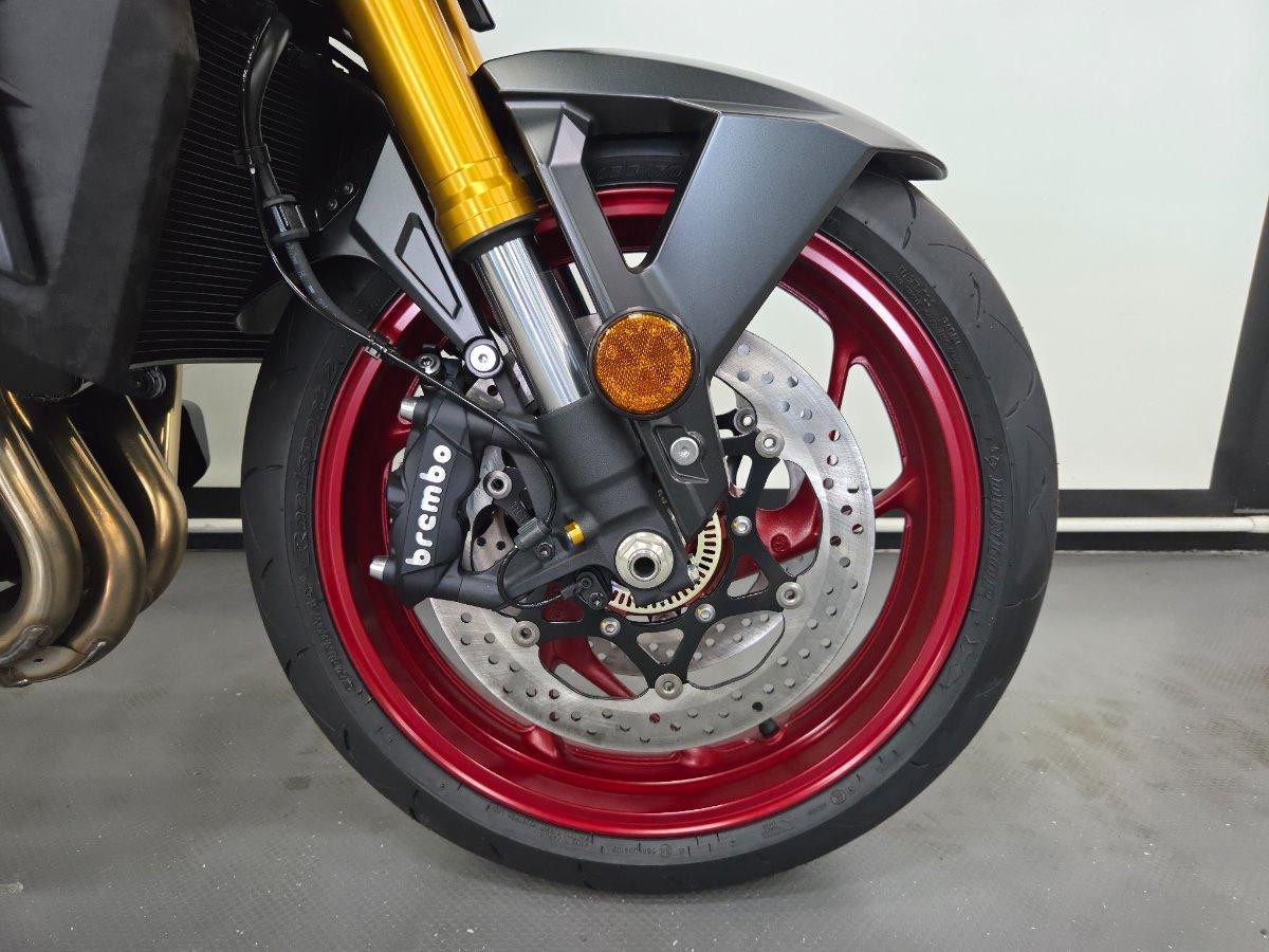 2026 SUZUKI GSX-S1000 ROAD